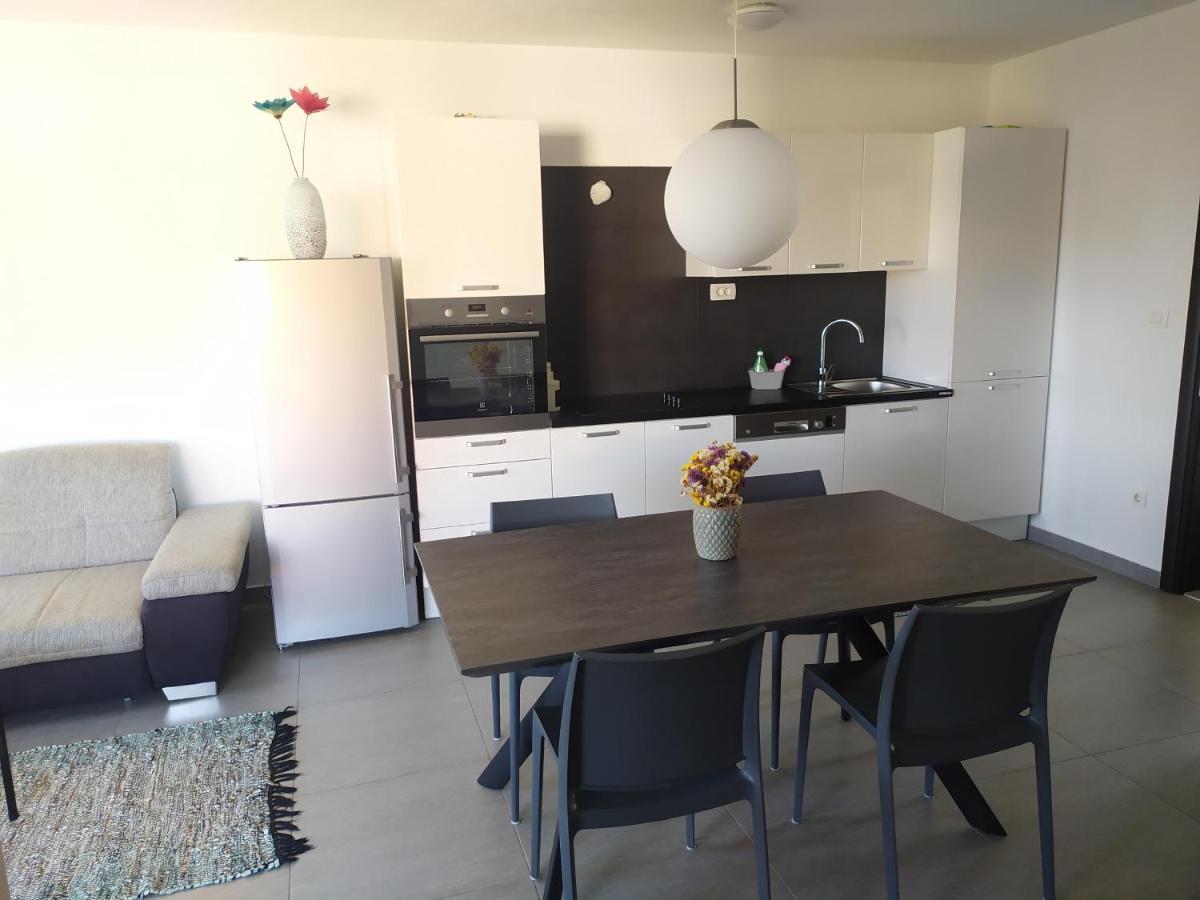 Tiamar Apartment Слатине Екстериор снимка