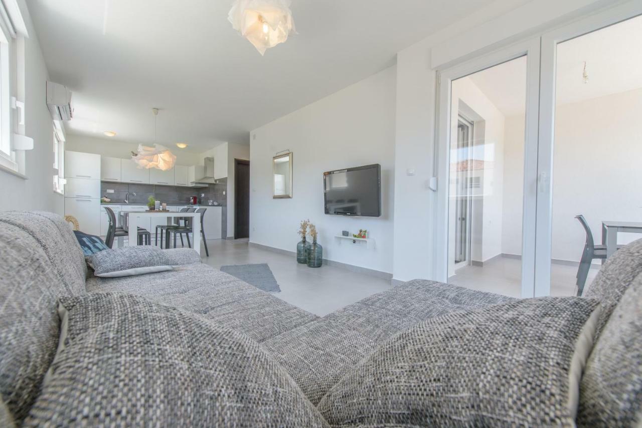 Tiamar Apartment Слатине Екстериор снимка